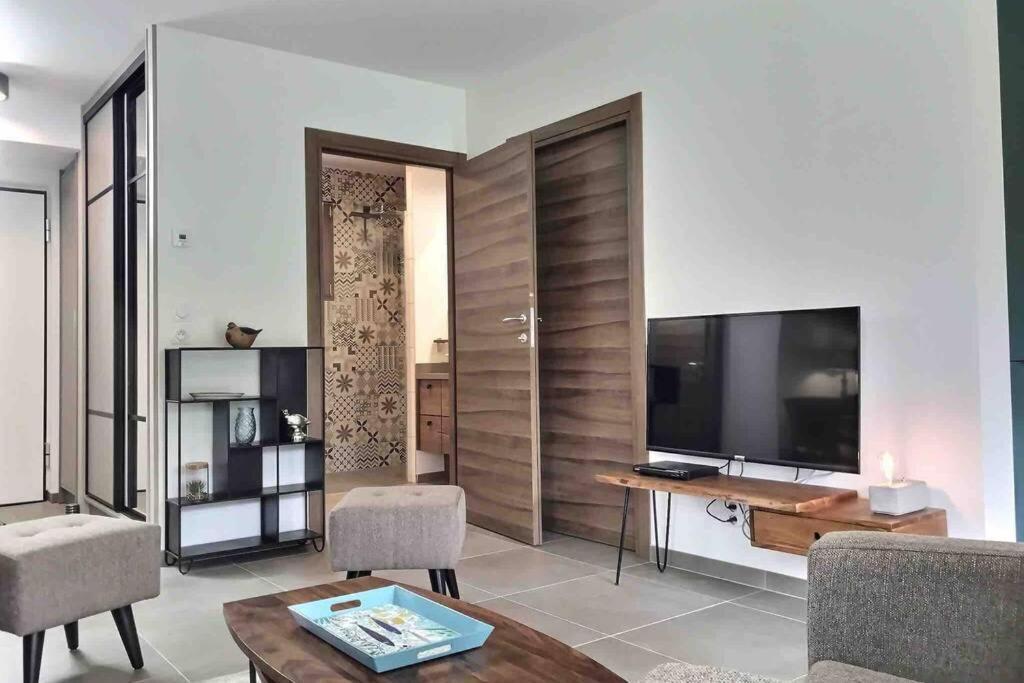 Tres Bel Appartement En Rez De Jardin, Talloires Kültér fotó